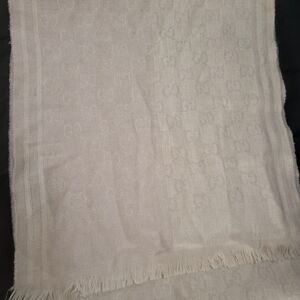 Gucci Ivory Textured Scarf